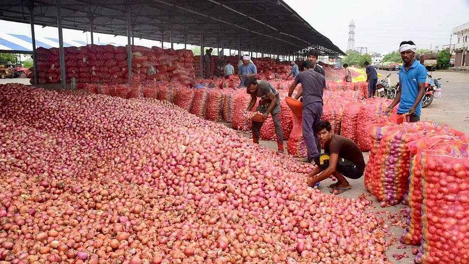 یوپی میں ٹماٹر کے بعد پیاز کی قیمت آسمان پر