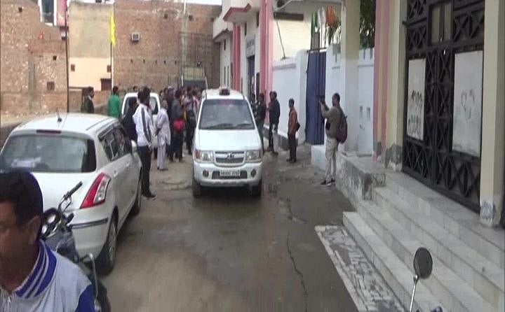 شرمناک! کھٹر حکومت میں ہوم ورک نہ کرنے والی معصوم بچی کا ٹیچر نے کیا منھ کالا