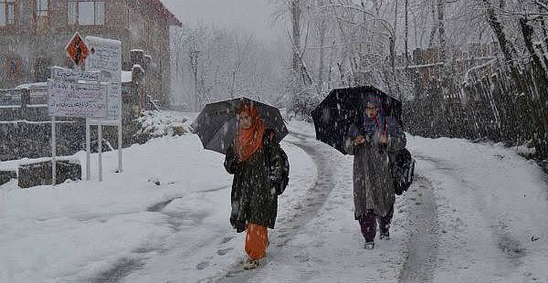 کشمیر: دن میں موسم خوشگوار تاہم رات کی سردی میں مزید اضافہ درج