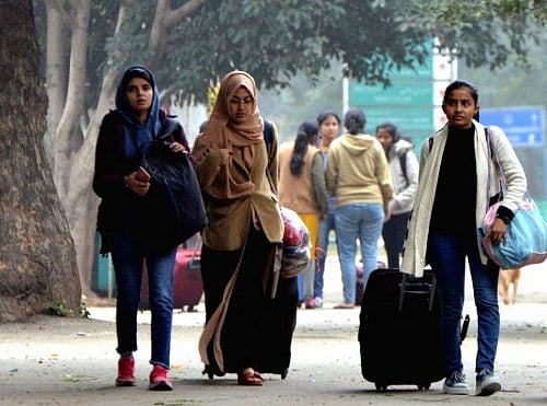 جامعہ ملیہ اسلامیہ کے 2000 طلباء ہاسٹل خالی کر کے اپنے گھروں کو لوٹے