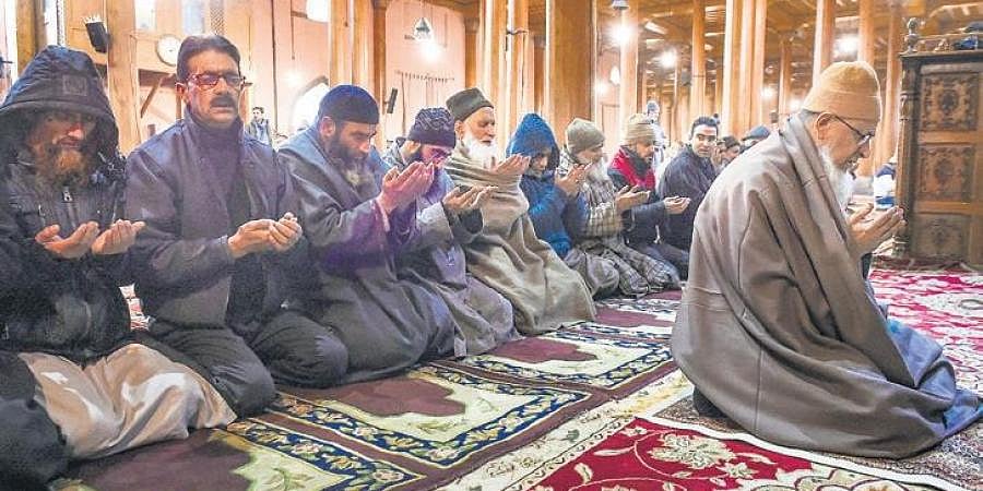 جامع مسجد سری نگر میں ڈورن کے سایے میں ہوئی نماز جمعہ، نمازیوں میں خوف کی لہر