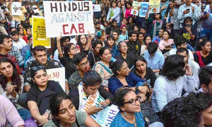 جب خواتین نے اپنے آنچل کو پرچَم بنا لیا... سہیل انجم