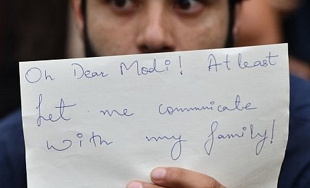 کشمیر: انٹرنیٹ کی مسلسل معطلی سے میڈیا دفاتر پر دستی پریس نوٹ آنے کا رجحان دوبارہ زندہ