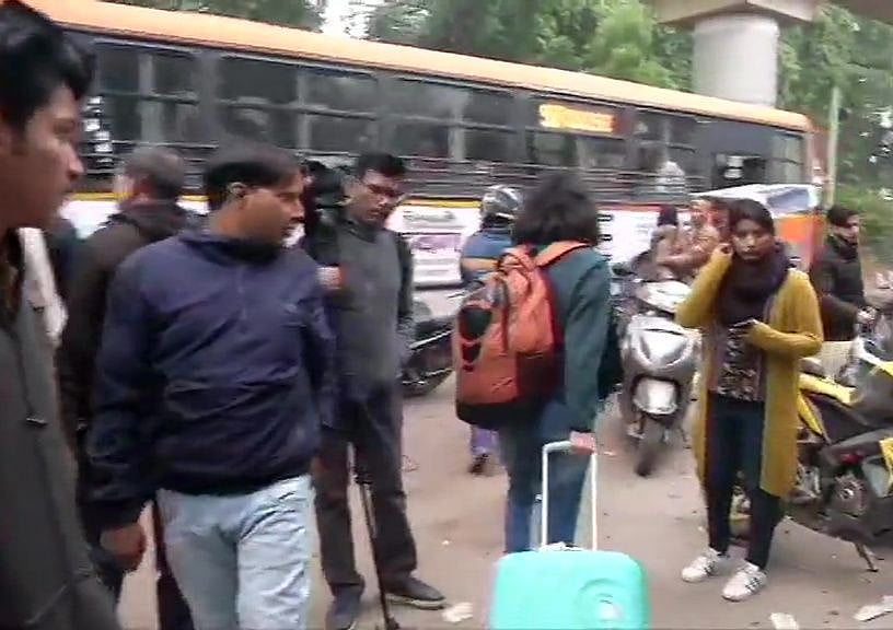 جامعہ ملیہ  میں خوف و دہشت کا ماحول، طالبات نے ہاسٹل چھوڑ گھر کا کیا رخ