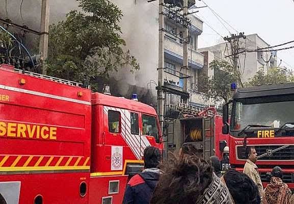 دہلی کے کرشنا نگر علاقہ میں آتشزدگی، 40 افراد کو بچا لیا گیا