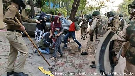 شہریت ترمیمی ایکٹ: مظاہرین کے خلاف پولیس کا تشدد اور گرفتاریاں
