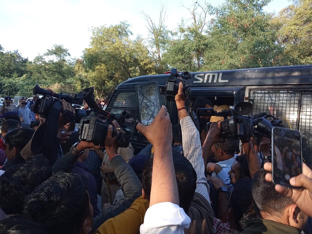 اہم خبریں: احمدآباد پولس نے مزید 15 افراد کو گرفتار کیا