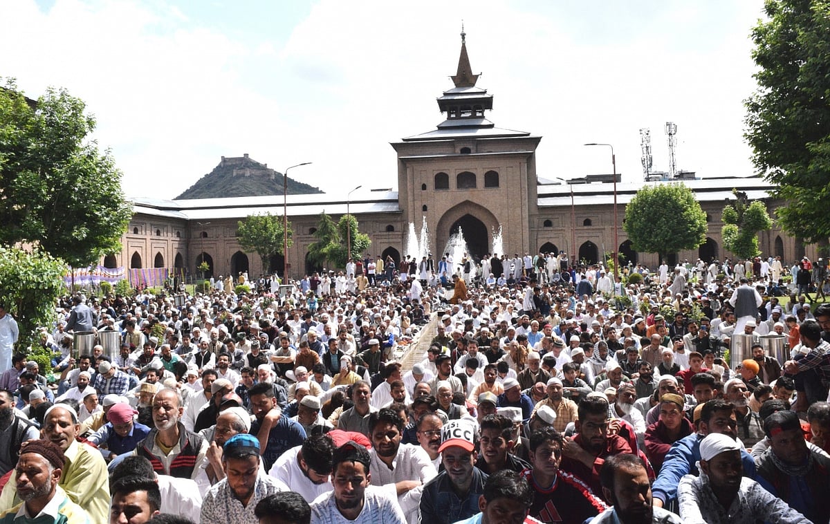 کشمیر: سرینگر کی تاریخی جامع مسجد میں 20 ہفتے بعد نماز جمعہ