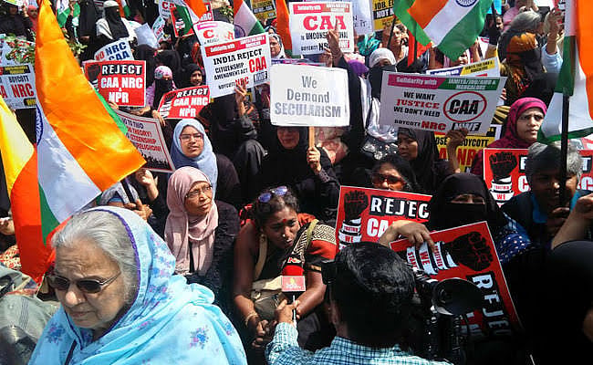 جب خواتین نے اپنے آنچل کو پرچَم بنا لیا... سہیل انجم