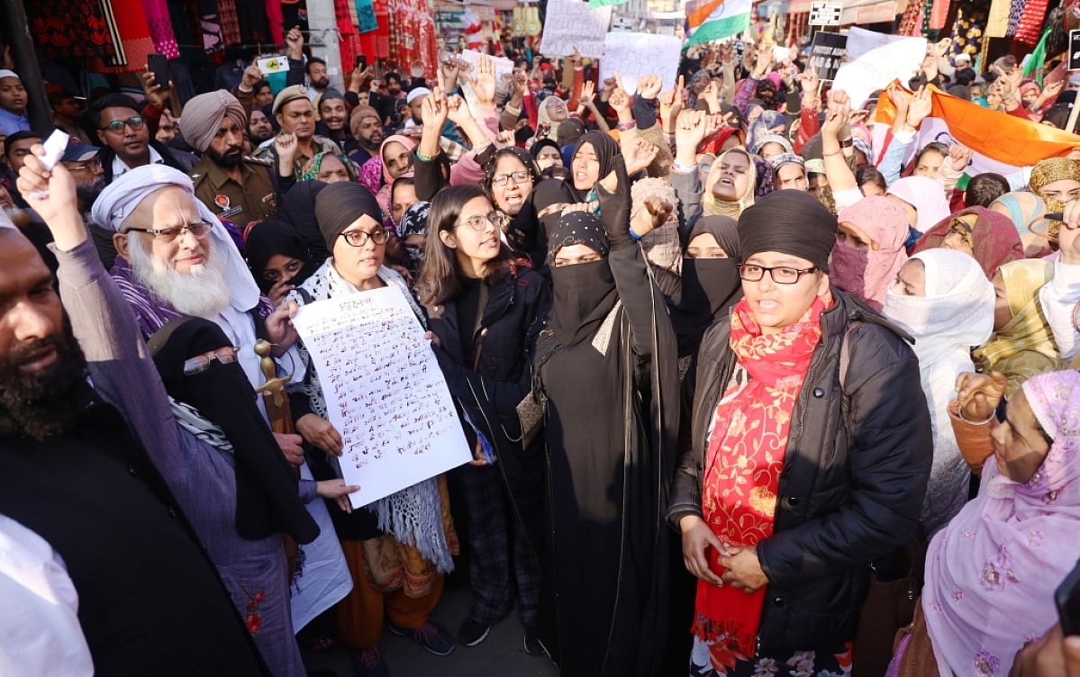 پنجاب کی خواتین نے اپنے ’خون‘ سے شہریت قانون کے خلاف لکھا ’عہد نامہ‘