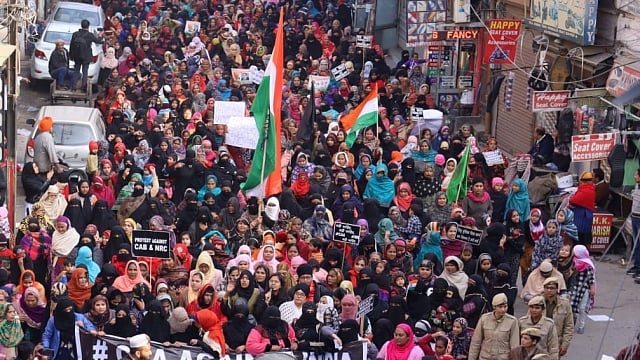 پنجاب کی خواتین نے اپنے ’خون‘ سے شہریت قانون کے خلاف لکھا ’عہد نامہ‘