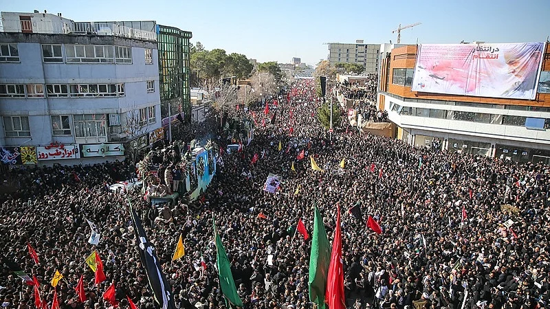 قاسم سلیمانی کے جنازے میں امنڈا جم غفیر