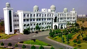 حیدرآباد: تاریکیوں کے بجائے اجالوں کی جانب گامزن رہنے کا مشورہ