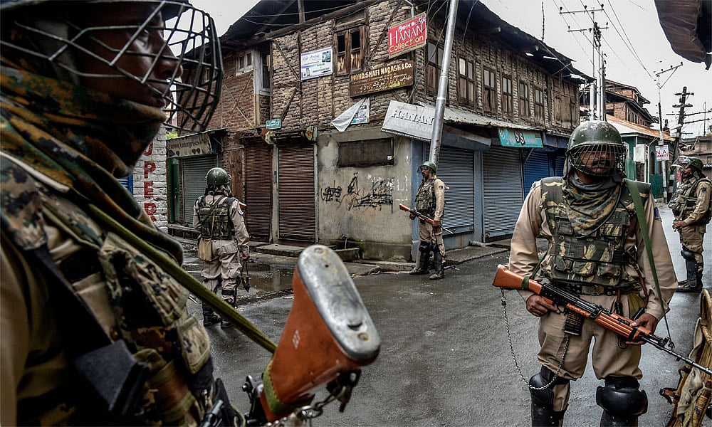 کشمیر: سرکاری انٹرنیٹ مراکز رشوت کے اڈوں اور اذیت خانوں میں تبدیل