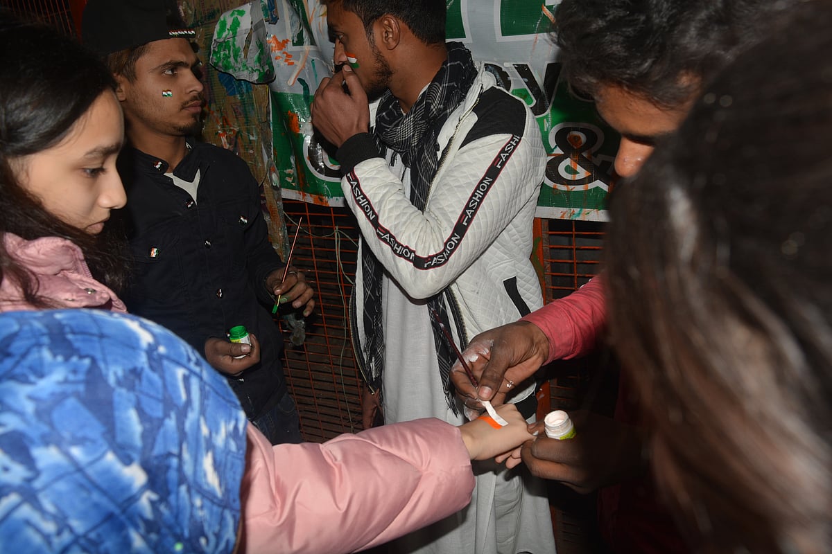 شاہین باغ میں بھی ہیں کئی ’شاہین باغ‘