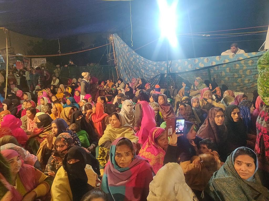 شاہین باغ خاتون مظاہرہ: سرد راتوں میں سڑک پر احتجاج جاری، پولیس کی اپیل بے اثر