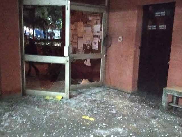 جے این یو میں گھسے نقاب پوش حملہ آور، یونین کی صدر سمیت 15 طلباء ایمس میں داخل