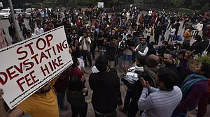 جے این یو طلباء کو پرانے ضابطے کے تحت رجسٹریشن کی اجازت
