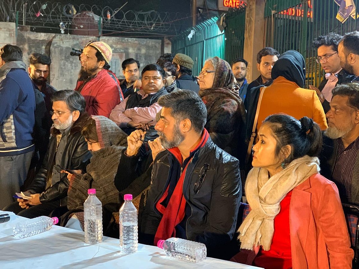 جامع مسجد کی سیڑھیوں پر سی اے اے مخالف احتجاج، تمام مذاہب کے لوگوں کی شرکت