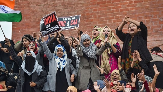 لکھنؤ، گھنٹہ گھر مظاہرہ: منور رانا کی بیٹیوں سمیت 150  خواتین کے خلاف ایف آئی آر درج