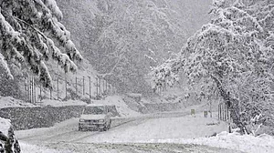 کشمیر میں برفانی تودے گرنے کے واقعات میں 5 فوجی اہلکار سمیت 10 افراد جاں بحق