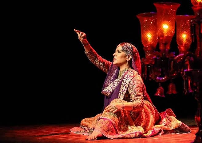 ’اتر پردیش میں قوالی نہیں چلے گی‘، منجری چترویدی کا ڈانس بیچ میں روکا گیا 