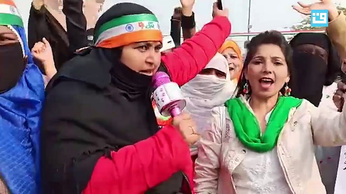 منوّر رانا کی بیٹی نے گھنٹہ گھر پر ’بھارت ماتا کی جے‘ نعرہ کیا بلند، دیکھیں ویڈیو