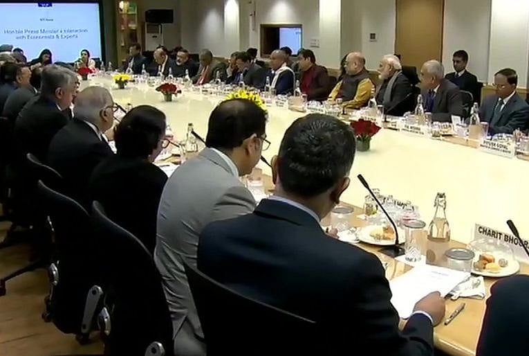 بدحال معیشت سے پریشان پی ایم مودی کی ماہر اقتصادیات سے اپیل ’حکومت کی خامی بتائیں‘