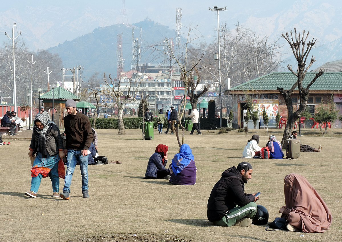کشمیر: خشک موسم کے بیچ شبانہ سردیوں کا زور جاری