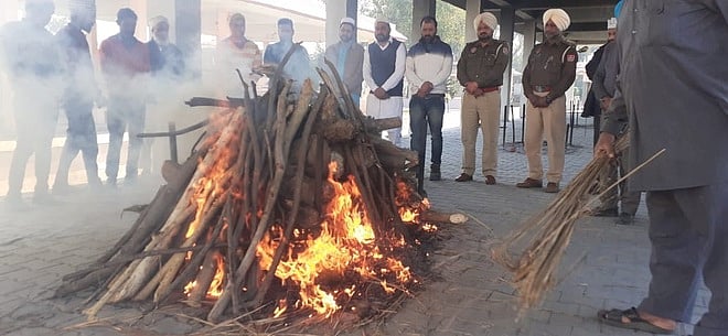 ایٹہ ضلع میں جلیں ایک ساتھ 23 چتائیں، ہر طرف ماتم ہی ماتم!