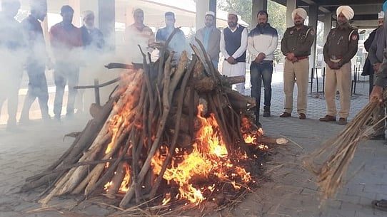 <div class="paragraphs"><p>جلتی چتا کی علامتی تصویر سوشل میڈیا</p></div>