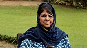التجا کو اپنی ماں محبوبہ مفتی سے ملنے دیا جائے، سپریم کورٹ کا حکم