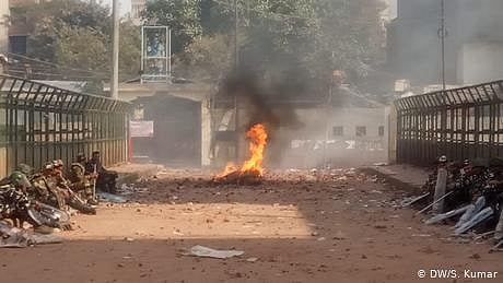 دہلی فسادات کی غیر جانبدارانہ جانچ کے لیے بائیں بازو کی جماعتوں کا مظاہرہ، بنائی انسانی زنجیر