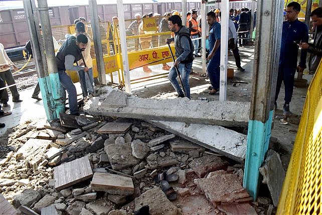 بھوپال: ریلوے اسٹیشن پر پل کا حصہ گرنے سے حادثہ، 7 مسافر زخمی