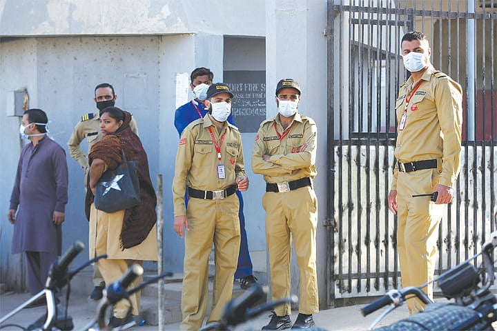 کراچی: زہریلی گیس کی وجہ سے 14 افراد جان بحق، 300 سے زیادہ متاثر