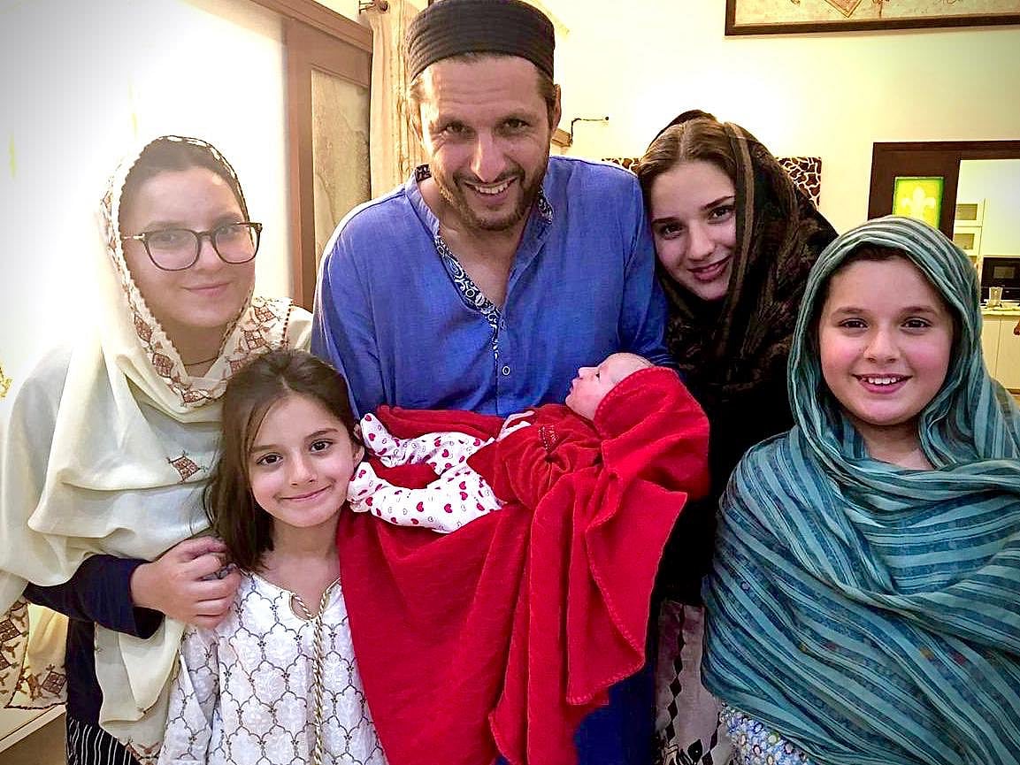 شاہد آفریدی کے گھر پانچویں بیٹی کی پیدائش