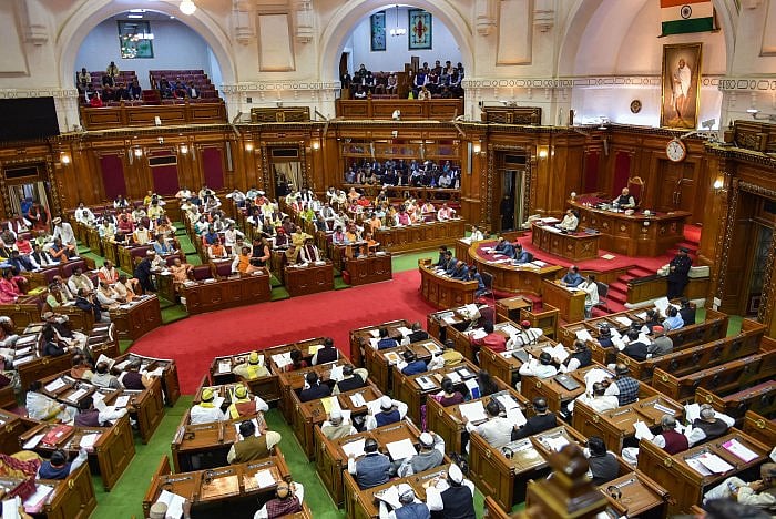 یو پی اسمبلی میں ہنگامہ، اپوزیشن کے سوالوں سے یوگی حکومت پریشان