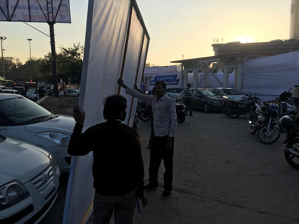ویڈیو: کیجریوال کی حلف برداری کے لئے رام لیلا میدان تیار، عام آدمی ہوگا ’وی آئی پی‘