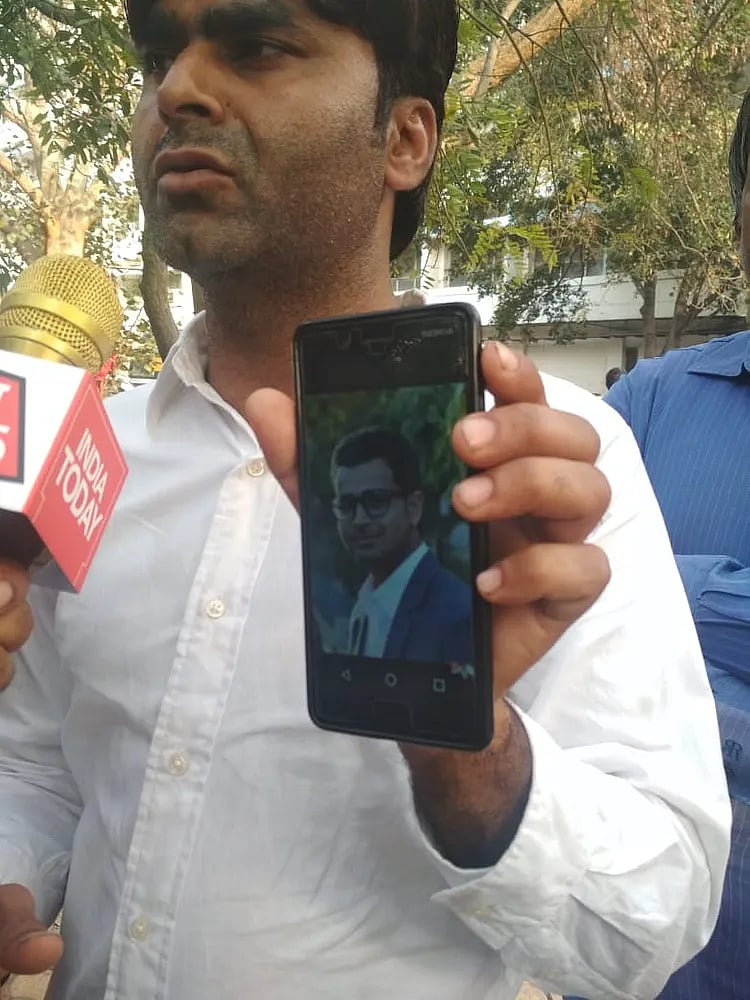 دہلی تشدد: گمشدہ رشتہ داروں کی تلاش میں مردہ خانوں کے چکر لگاتے اہل خانہ