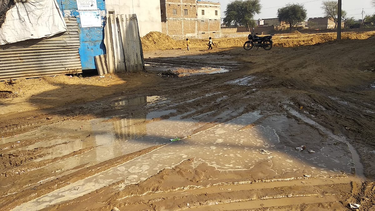 مظاہرین کا الزام ہے کہ پولیس نے میدان میں پانی بھروا کر دھرنا ختم کرنے کی کوشش کی