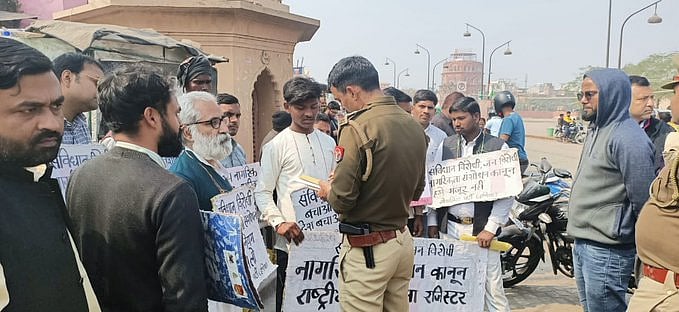 یو پی: سی اے اے مخالف پرچہ تقسیم کرنے پر میگسیسے ایوارڈ یافتہ سندیپ پانڈے گرفتار