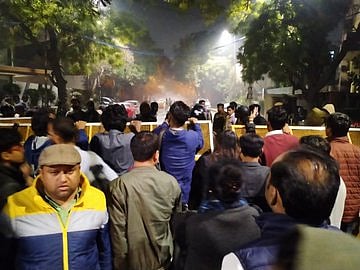 دہلی تشدد: نصف شب کو جے این یو-جامعہ طلبا نے کیجریوال کے گھر کا کیا گھیراؤ  