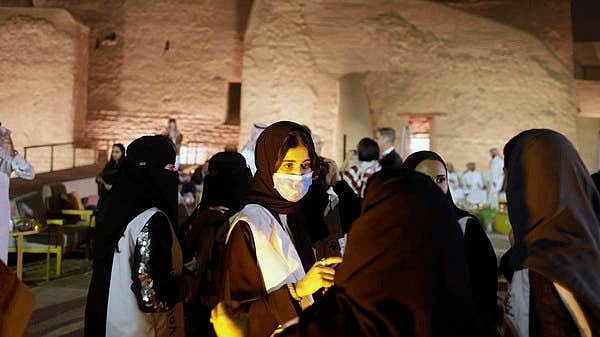 کورونا وائرس کی علامات ظاہر ہونے پر سعودی-یو اے ای میں مقیم افراد کیا کریں؟