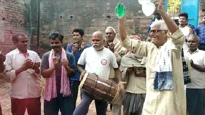 بلیا: نربھیا کے گاؤں  میں جشن کا ماحول