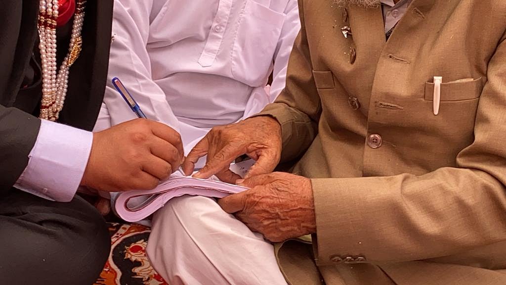 کورونا کا شادیوں پر بھی قہر: ہزاروں تقریبات متاثر، کچھ منسوخ تو کچھ ملتوی