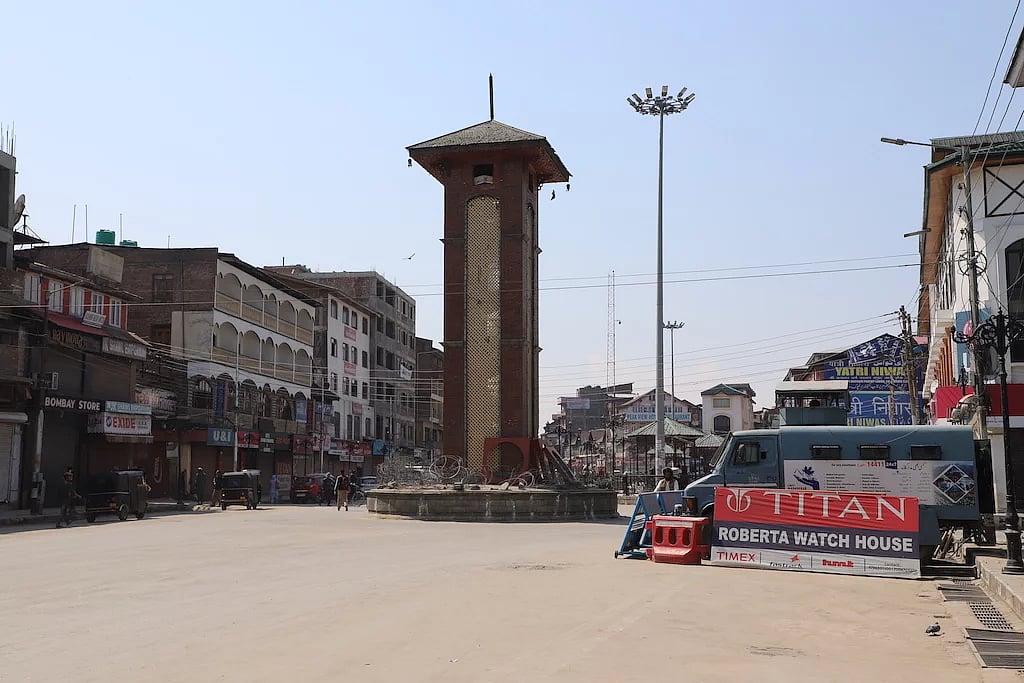 کورونا وائرس: کشمیر میں لاک ڈاؤن کا آٹھواں دن، پابندیاں مزید سخت 
