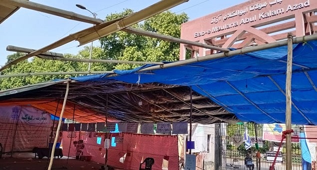جامعہ فائرنگ اور شاہین باغ میں پٹرول بم پھینکے کی واردات، دہلی پولیس تحقیقات میں مصروف