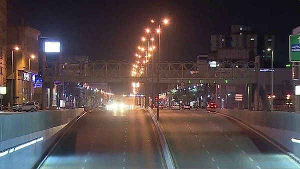 کورونا وائرس: سعودی عرب میں جزوی کرفیو کا اطلاق، سڑکیں سنسان