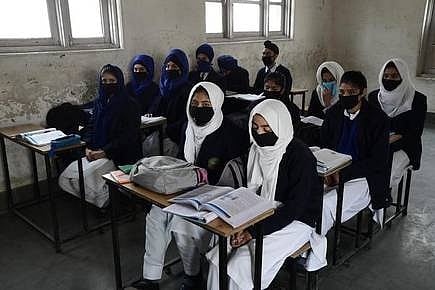 کورونا وائرس کے خوف سے جموں میں سنیما گھر اور کشمیر میں آنگن واڑی سنٹر بند