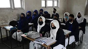 کورونا وائرس کے خوف سے جموں میں سنیما گھر اور کشمیر میں آنگن واڑی سنٹر بند